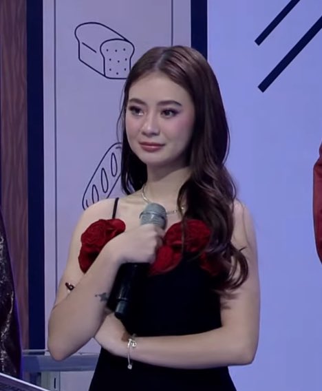 privekeu's tweet photo. i have no words for your visuals, miss.

ITS SHOWTIME FYANG https://t.co/jXV6cKnFAm