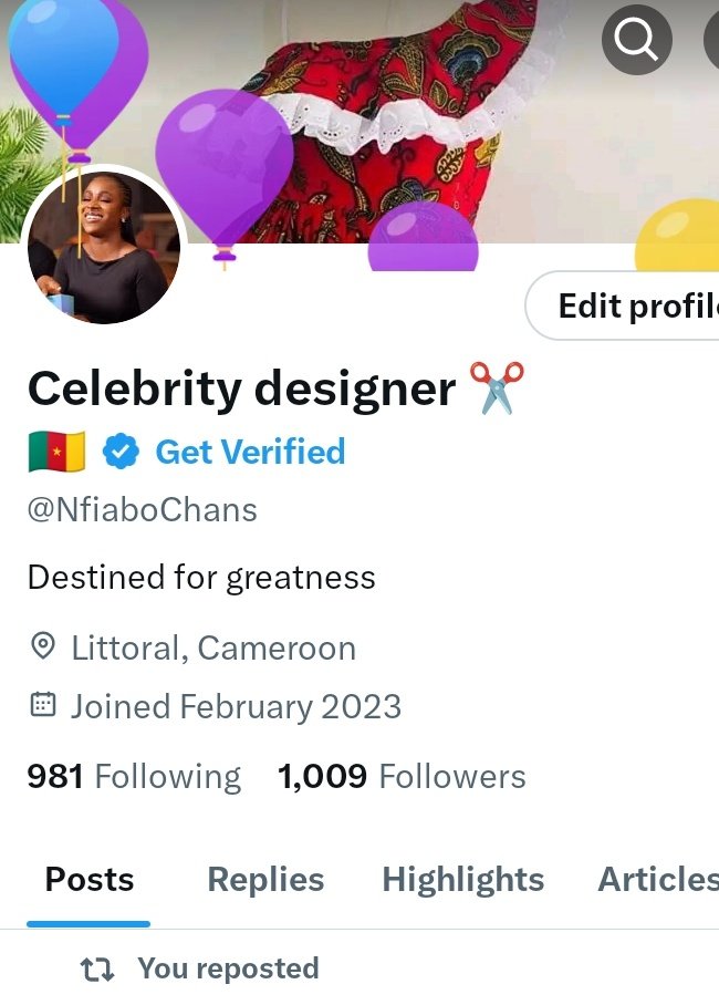 NfiaboChans's tweet photo. I got balloons today 💃💃💃
Happy birthday to me🎈🎈 https://t.co/fnnpXZXSjr