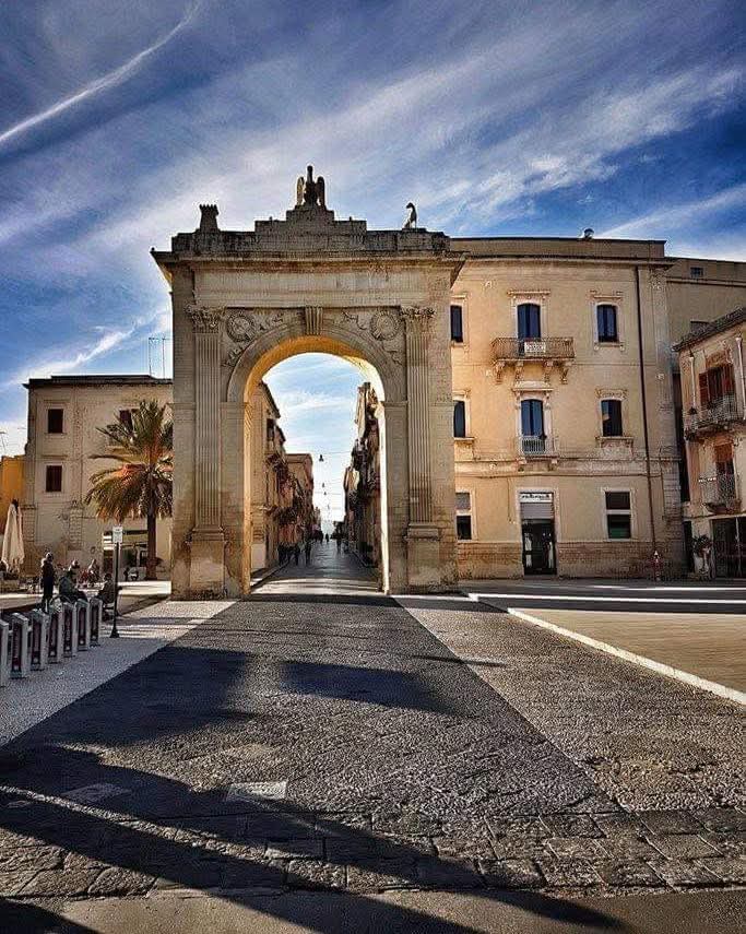 ItalyInTheHeart's tweet photo. 🇮🇹 Porta Reale di Noto, Noto, Siracusa, Sicilia
📷 Enzo Gianni

#portarealedinoto #noto #siracusa #sicilia #sicily #amazingphoto #photooftheday #travel #travelplace #travelphoto #italy #italytrip #italytravel #italia #italytour #italian #italytourism #italyintheheart https://t.co/uMGTeuBGQ0