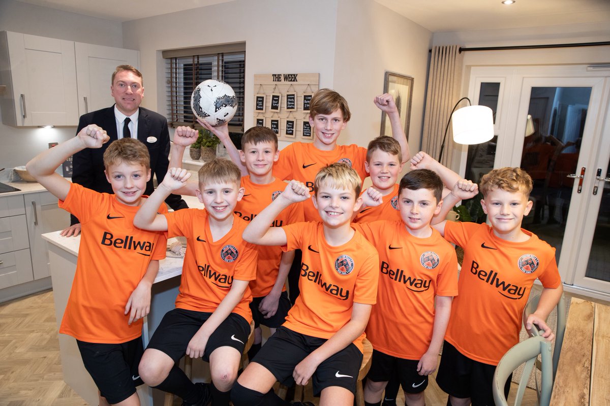 Many thanks to Bellway for generously supporting Euxton Villa under 11s with a brand new kit. ⁦ bellway.co.uk/new-homes/manc…