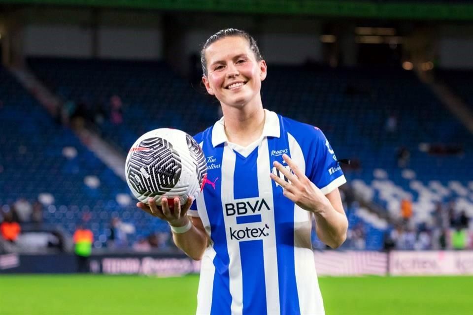 HinchaGeek's tweet photo. Merel Van Dongen @merelvd 
2 temporadas en Rayadas 2 Campeonatos

Ojalá que Filizola le ponga un OXXO a la esposa de Merel para que se queden en Monterrey muchos años https://t.co/JorJLcacaw