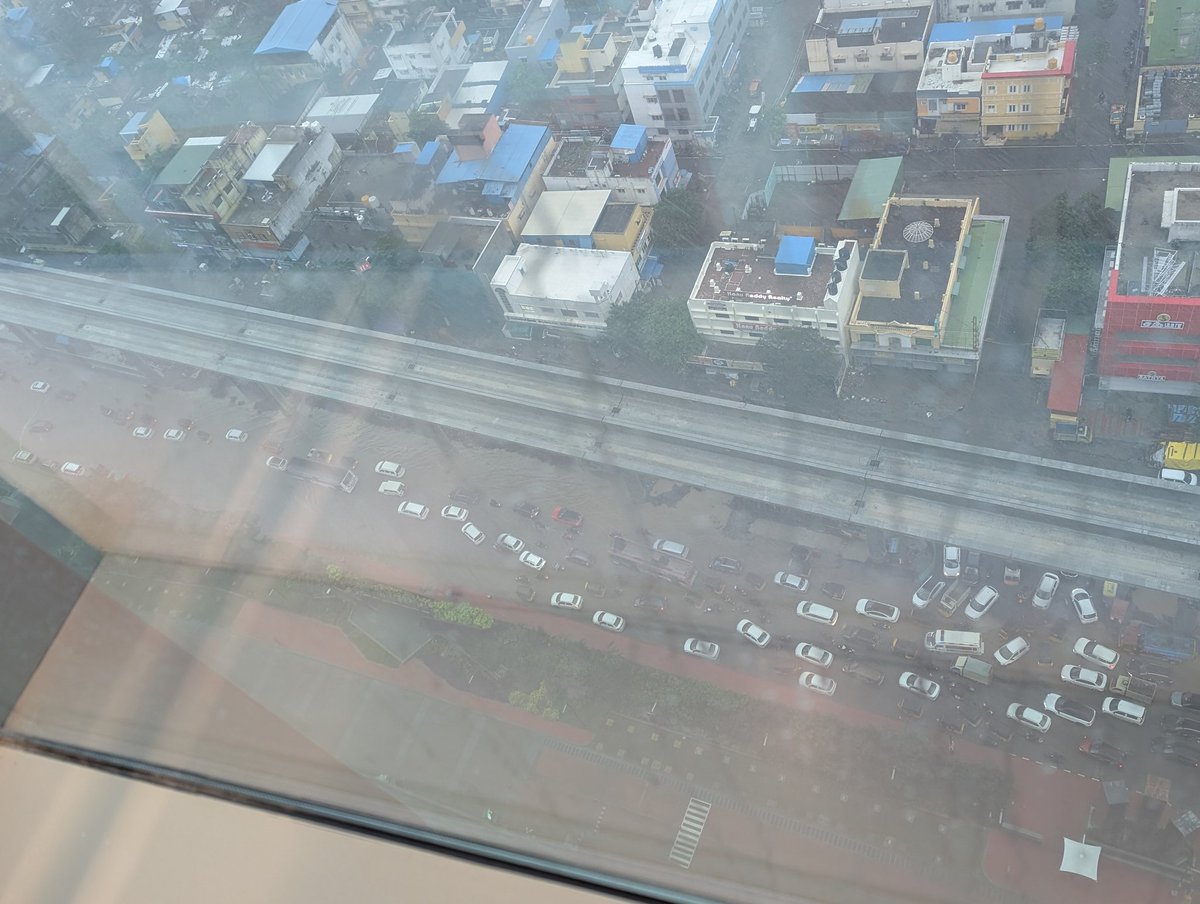 alluajay96's tweet photo. River OMR is here already 

#ChennaiRains https://t.co/mVXuSmz5Wd
