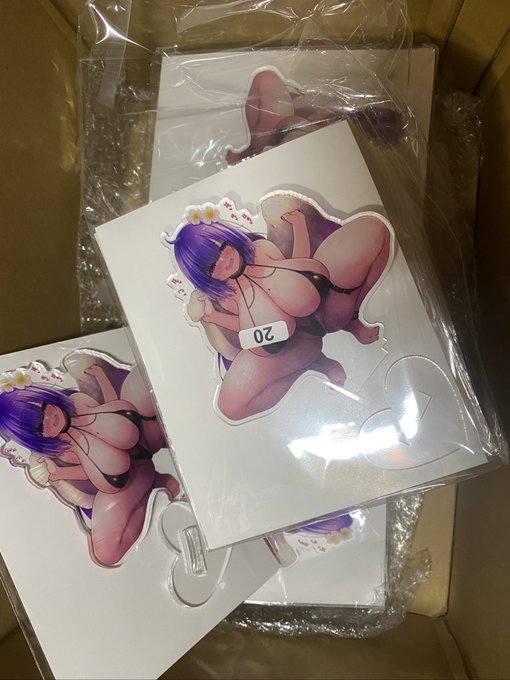 【一応せんしちぶ設定】
モガドールちゃんアクリルスタンドとどいたー
冬コミグッズです 