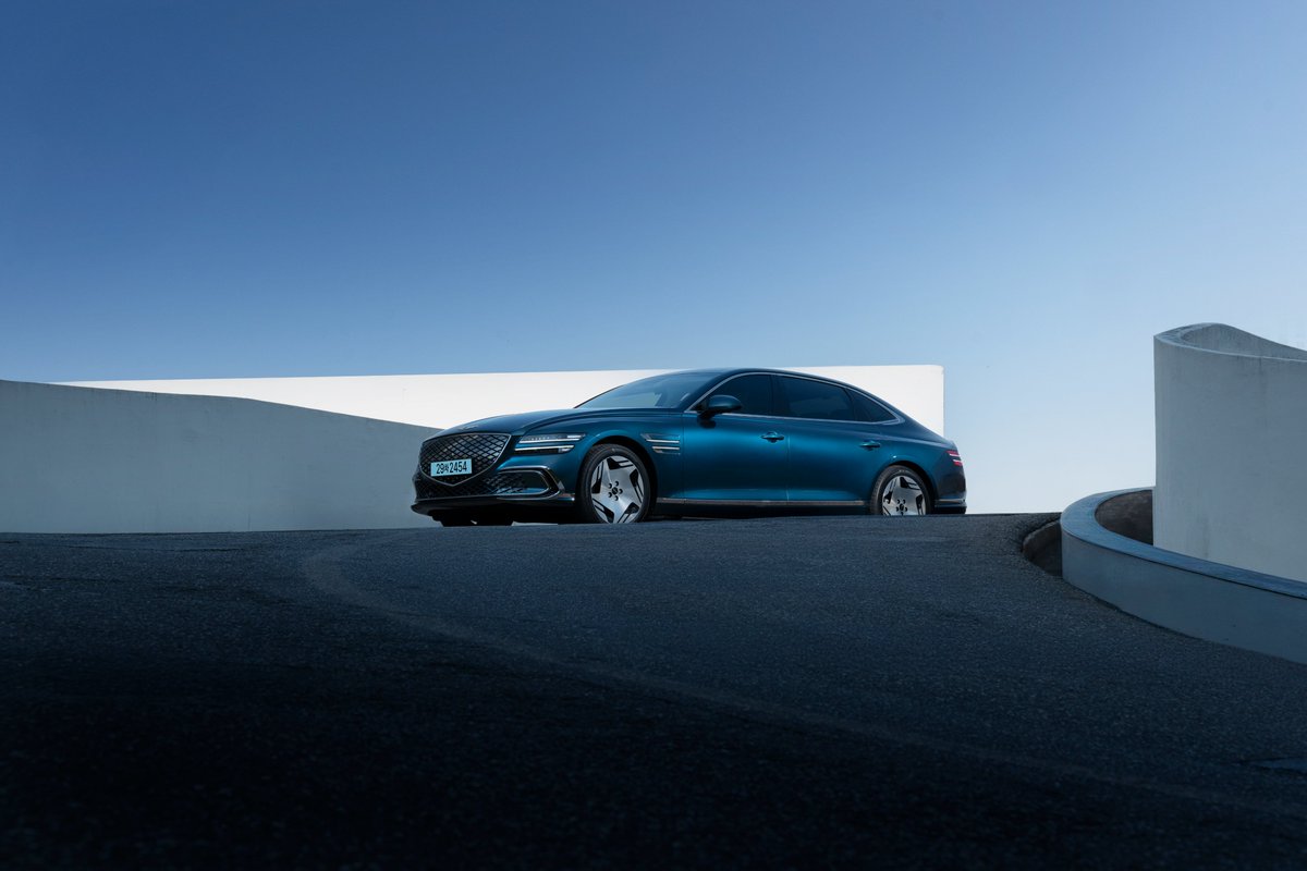 HMGnewsroom's tweet photo. Experience #ElectrifiedG80, where elegance and comfort surround.
#GENESIS #G80 #EV https://t.co/FAcV9MFkea