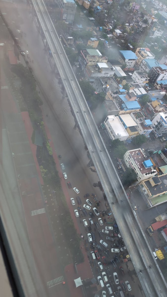 alluajay96's tweet photo. #ChennaiRains 

In front of the World Trade center, OMR.
Traffic completely stalled.

@CMOTamilnadu @chennaicorp https://t.co/UJA93CTqEa