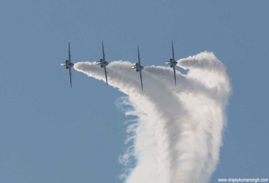 Draksphotos's tweet photo. Saudi hawks, BIAS 2024. #BIAS2024 #SaudiHawk #BAEhawkM65 #AirShow #BahrainAirShow https://t.co/dU5ijbi4Ls