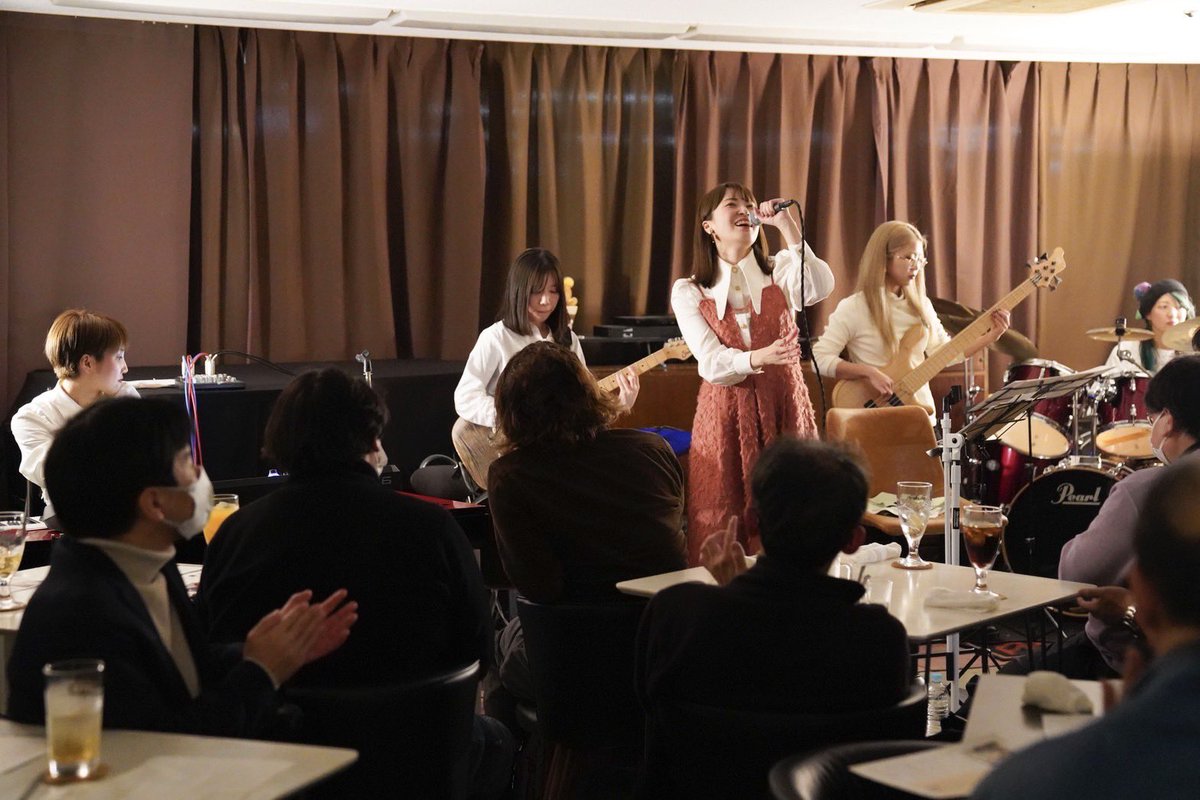 sola_eimoto's tweet photo. 2024.11.24 theater jazzy
「RIKOの部屋 ~full band oneman live vol.2~」

日曜日はホームtheater jazzyにて、3回目となるRIKOさんワンマンライブでした🥰❤️‍🔥

今回初お披露目の曲もあり、ボリュームたっぷりなステージでした✨✨
また次回が楽しみです❤️‍🔥❤️‍🔥

素敵なお写真は @scorelay_photo 様 https://t.co/2xWim0L0hT
