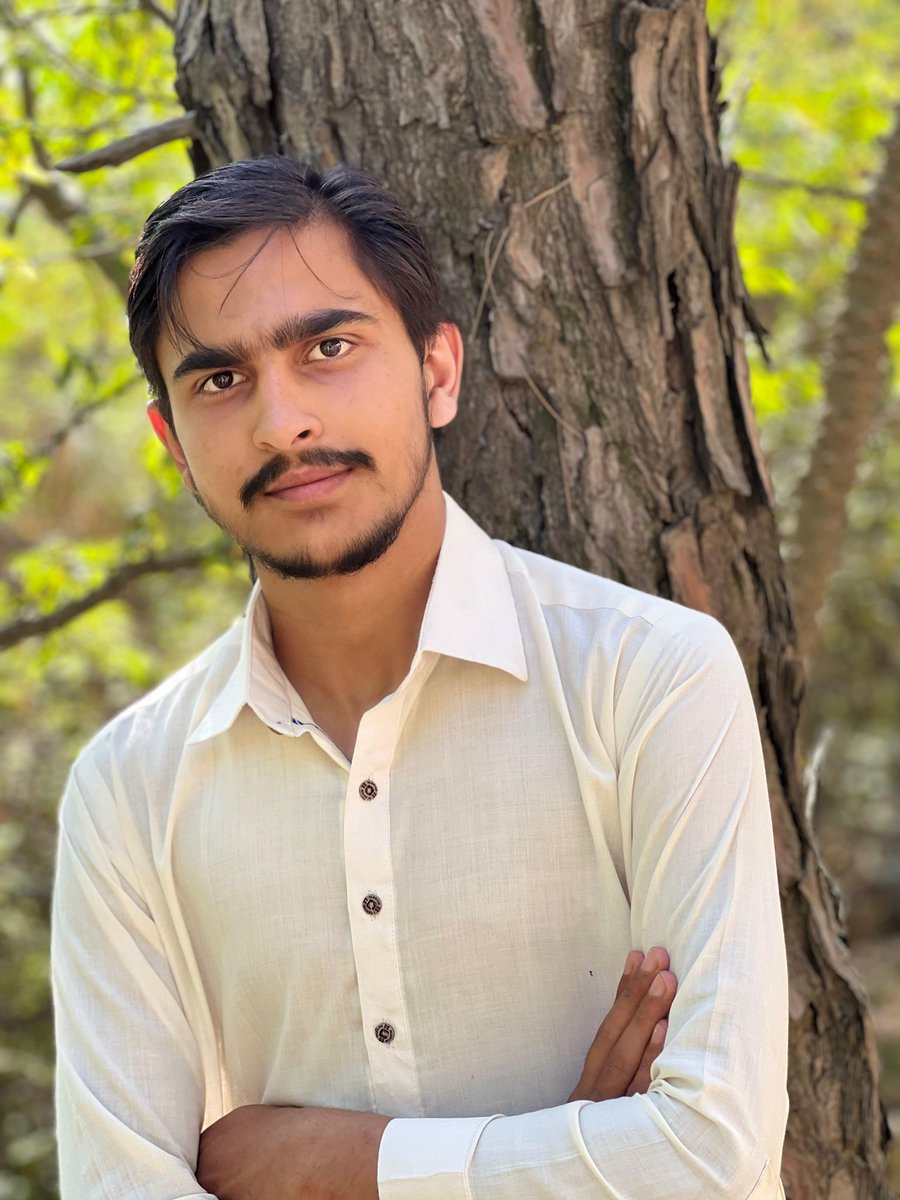 جب تمہیں لگے کہ تمہارا کوئی نہیں ہے تو آسمان کی طرف دیکھنا، وہاں وہ ہے جو ہمیشہ سے تمہارا تھا اور ہمیشہ رہے گا۔ ❤️