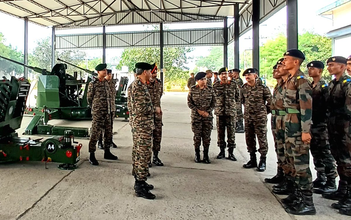 westerncomd_IA's tweet photo. #OpPrepardness
#ArmyCommander
#WesternCommand visited Army Air Defence College #Gopalpur. Was briefed on state-of-the-art infrastructure & modern methodologies adopted for training of #Agniveers. Interacted with students including from #ForeignCountries.
@adgpi https://t.co/4dQo0p4NrV
