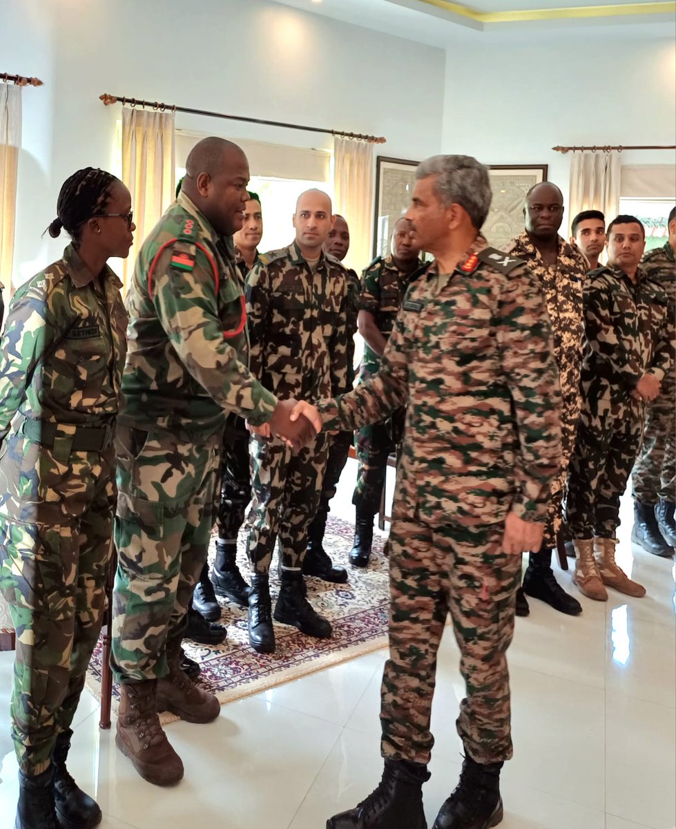 westerncomd_IA's tweet photo. #OpPrepardness
#ArmyCommander
#WesternCommand visited Army Air Defence College #Gopalpur. Was briefed on state-of-the-art infrastructure & modern methodologies adopted for training of #Agniveers. Interacted with students including from #ForeignCountries.
@adgpi https://t.co/4dQo0p4NrV