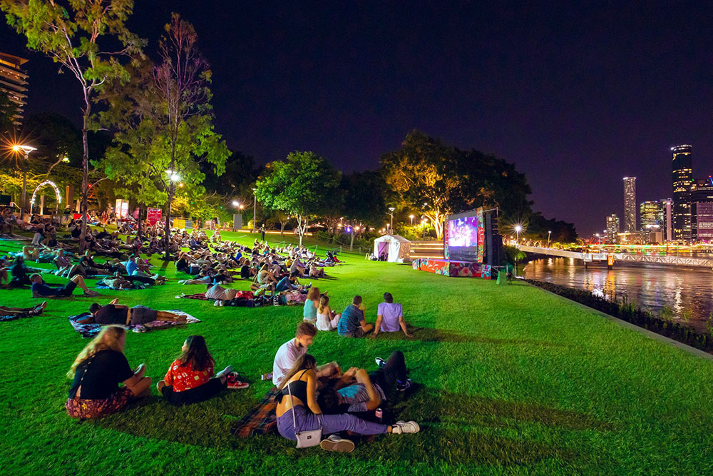 From a Christmas maze, free Christmas movies on the river, carols, festive markets &amp; Xmas shows at South Bank to the lighting of the Christmas tree, City Hall &amp; Queens Wharf light show in the City, there's a whole month of fabulous festivities in Brisbane: mustdobrisbane.com/features/chris…