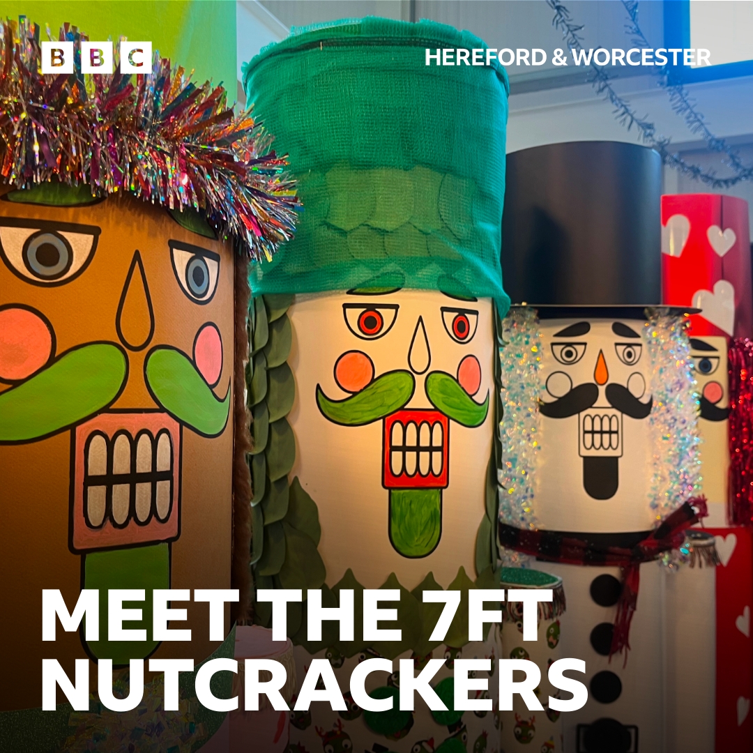 Have you spotted them yet? 😍

The giant nutcrackers are staying put in #Evesham until the start of the new year. 

Hear all about them here 👉 bbc.in/3Oqu0DL