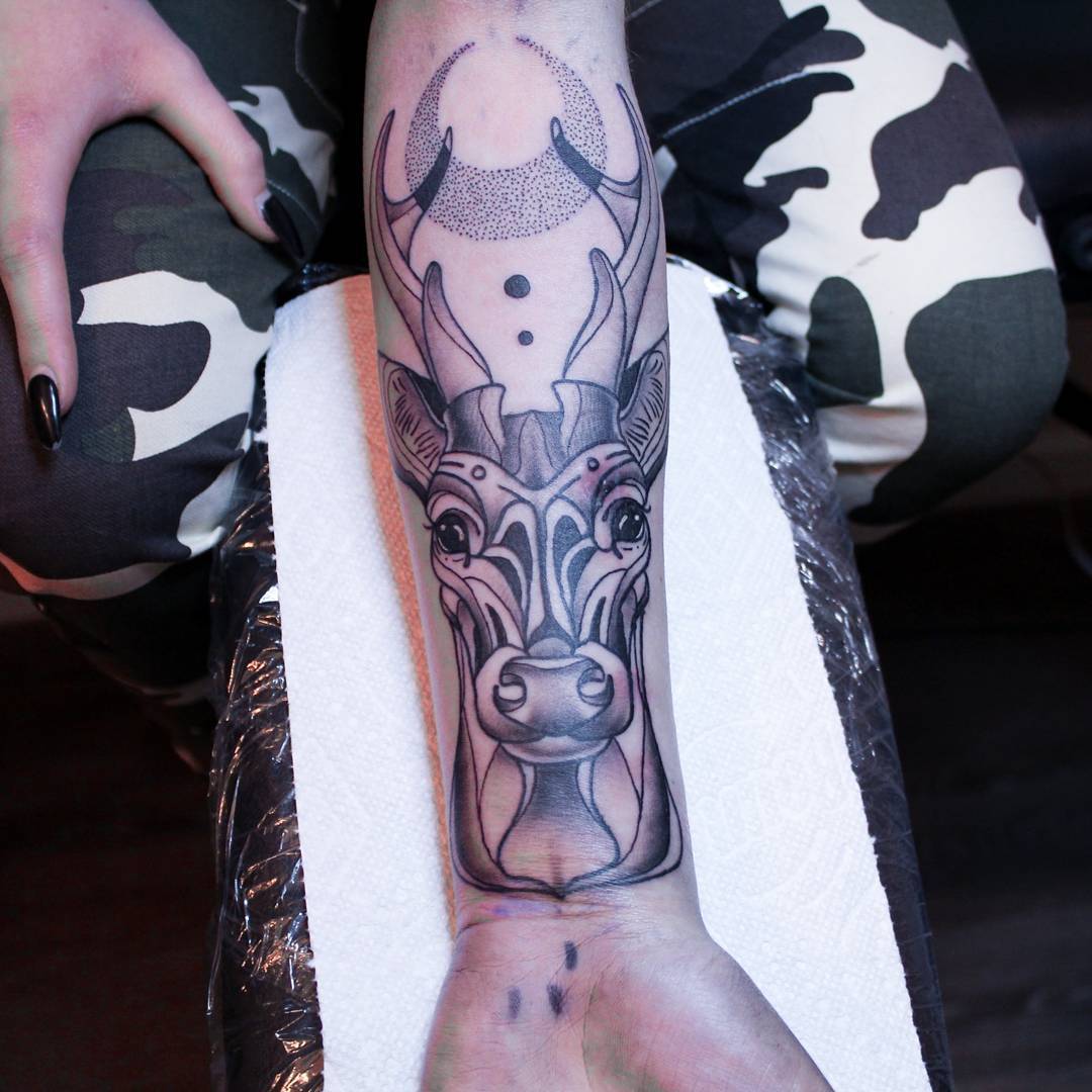 TitTat6's tweet photo. PA &amp; NJ, tattoos can be a powerful form of self-expression, showcasing individuality and personal history. What story does this beautiful arm tattoo convey? 🌟💭 Share your thoughts below!
-
Artist: @jackgiovinetti

#phillytattoos #tittatcontent #bodyart #deer https://t.co/lHIQJQ9UzA