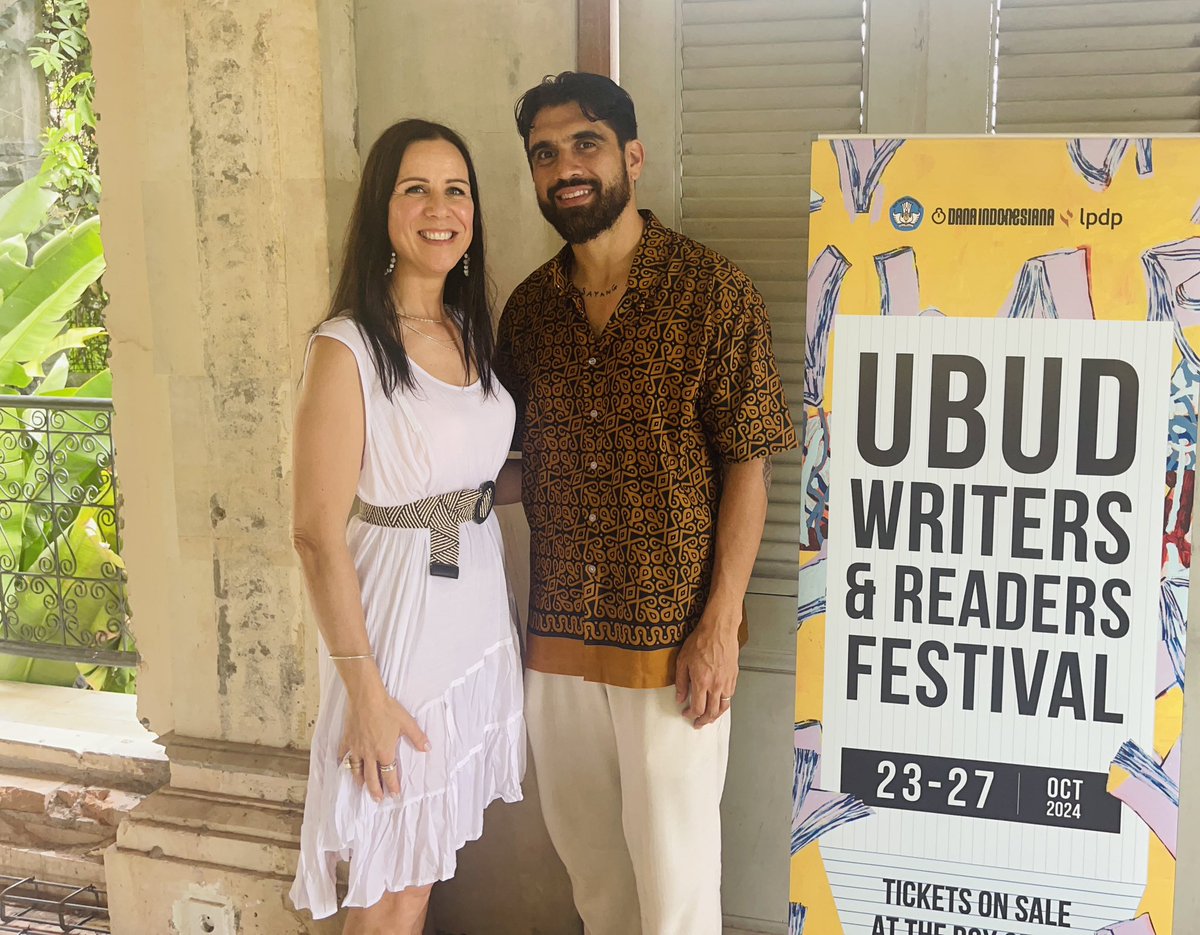 green_room_pod's tweet photo. Secrets

In a special Ubud Writers &amp; Readers Festival series Omar Musa chats about why he stopped reading and writing during a dark period &amp; how a new form of expression saved him, the ways in which earning a living from the thing you love can be deeply problematic, &amp; much more! https://t.co/gmkq6lqK1q
