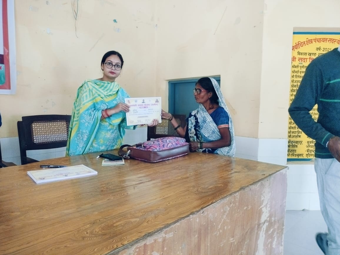 _official_Priya's tweet photo. कल दिनांक 25.11.2024 को ब्लॉक शाहगढ में आवास दिवस का आयोजन किया गया। जिसमे   मु0आ0 यो0 ग्रामीण के लाभार्थियों को योजना के बारे में जानकारी दी गयी व उन्हें आवास का स्���ीकृति पत्र वितरित किया गया जिसमे महिला लाभार्थियों को विशेष प्राथमिकता दी गयी। जिससे मिशन शक्ति को बढ़ावा मिला है https://t.co/iNzn6NPk9U