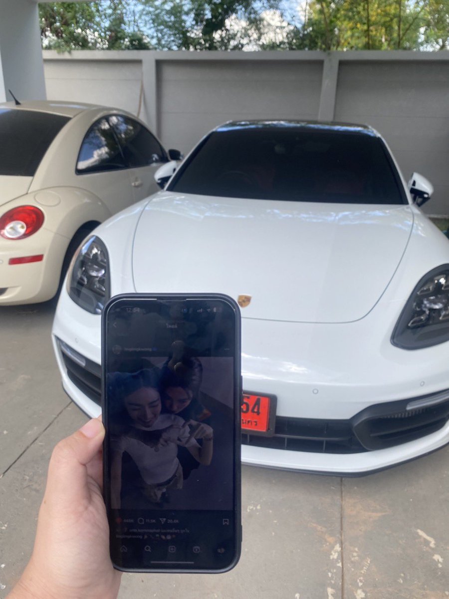 2lingoam's tweet photo. ใช่ค่ะ คุณพี่พูดถูกแล้วค่ะ แค่พี่หลิงพูดว่าอยากได้ Porsche นี่ก็ไปถอยเงินสดมาไว้ให้แล้วนะคะ https://t.co/ykohWa6gkq