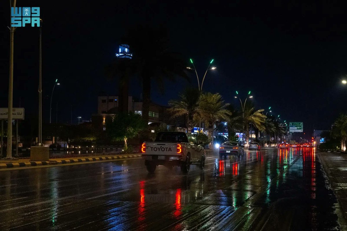SaudiTVEN's tweet image. Today's rain in the Qassim region.

#Qassim | #Rain | #SaudiWeather