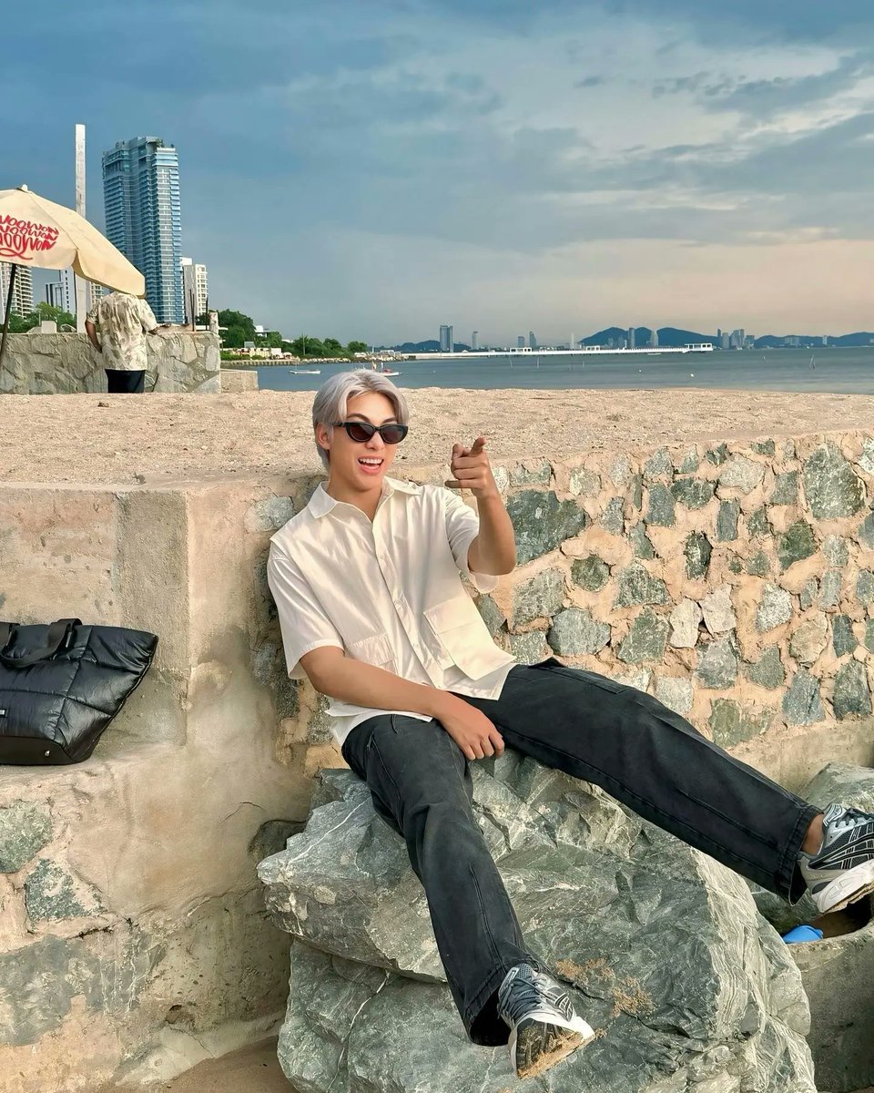 Frameon_Inter_'s tweet photo. Life's simple pleasures. 🌊😍

#frame #frame_ritchanon #TuesdayFun #sea #เฟรมฤทธิ์ชนนท์ https://t.co/kyRtnyzPnm