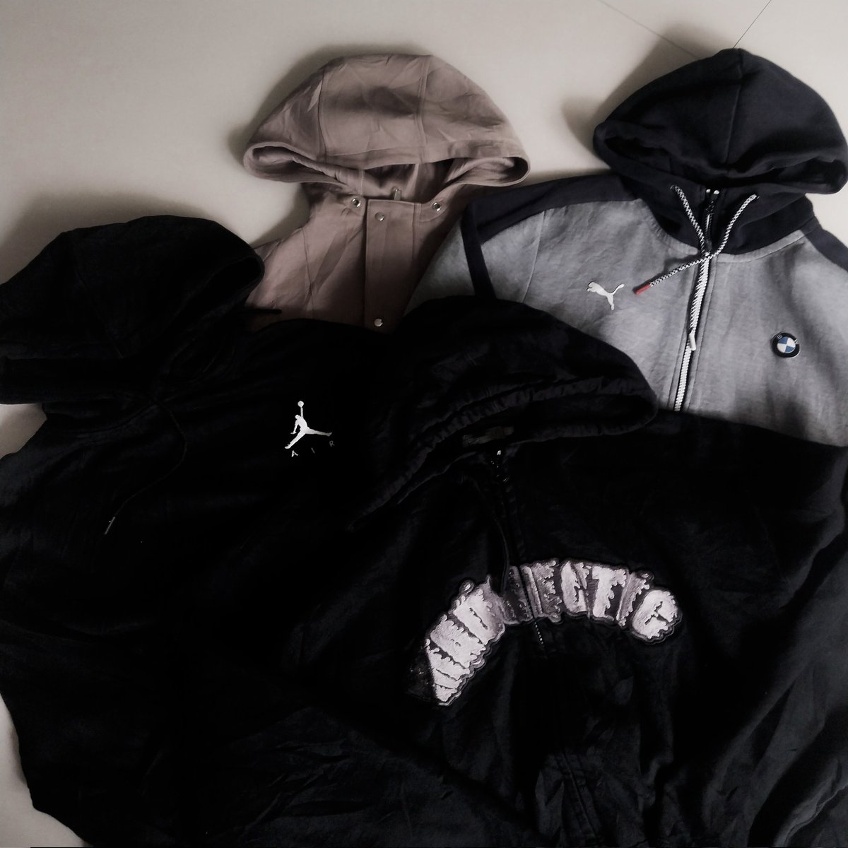 lustedrims's tweet photo. [ Please help RT dan like ya guis. 🤘]

Hi! Aku mau jual hoodie &amp; jacket hoodie nih mulai dari branded sampai yang fashion. 

Bisa 🍊. 
📍 Malang, Jatim. ( malang bisa cod ) 

wts. hoodie jacket hoodie. 
dm untuk harga &amp; detail lebih ya. 🤫🧏‍♀️ https://t.co/FMPHKbWbpr