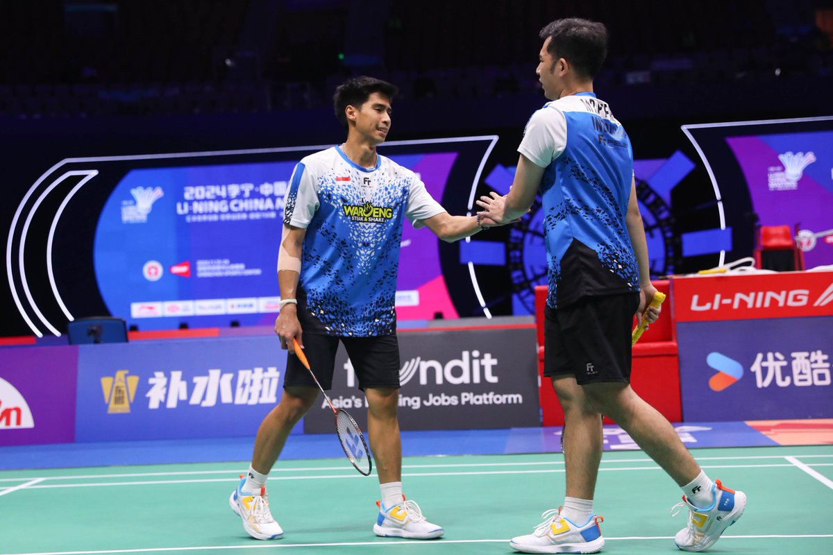 ainurohman's tweet photo. Resmi! 

*Sabar Karyaman Gutama/M. Reza Pahlevi Isfahani naik 2 peringkat, menempati ranking 11 dunia, tertinggi dalam kariernya. Sebuah lonjakan yang impresif krn pd September lalu mereka masih ada di ranking 23 dunia. Pada Maret, mereka masih di nomor 49 dunia.   

*Gregoria Mariska Tunjung juga naik 2 peringkat, menempati posisi 6 dunia, juga tertinggi dalam kariernya. Pelan2 menuju 5 besar dunia. 

📸: PBSI