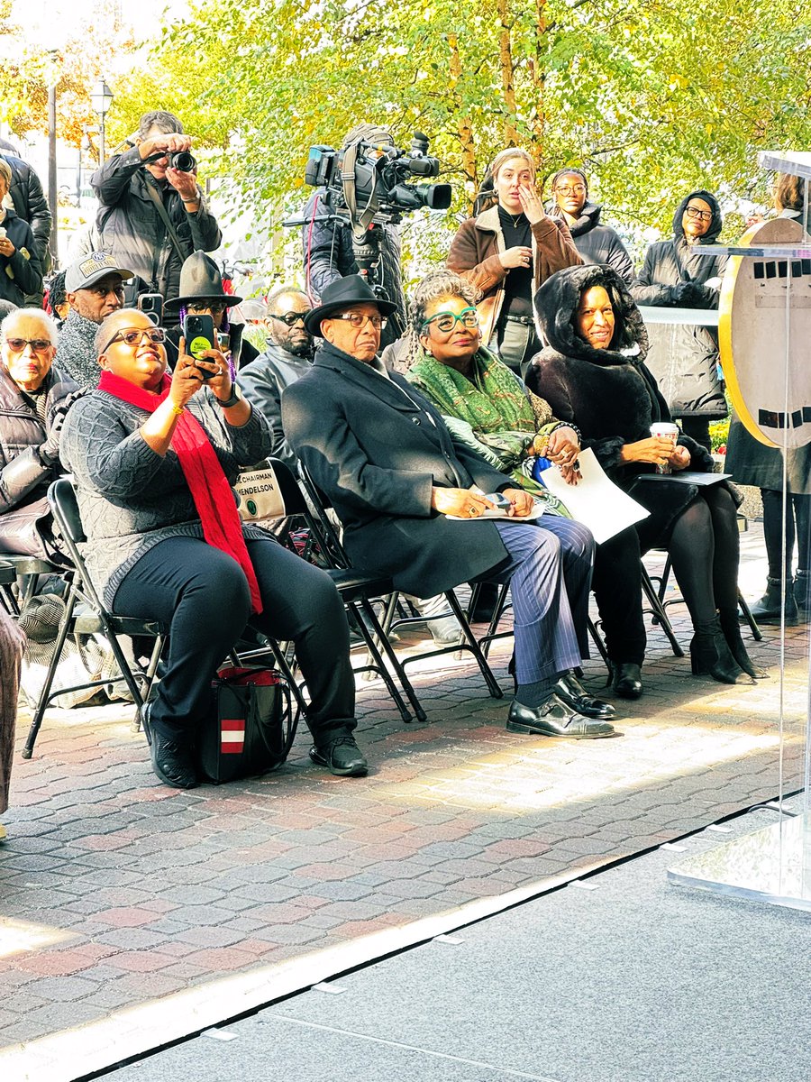 bill rice (@ricebilldc) on Twitter photo 1/3
At Sat’s event to unveil murals on 10th anniversary of his death, <a href="/MayorBowser/">Mayor Muriel Bowser</a>:
-admires #MayorforLife images, w <a href="/ChmnMendelson/">Phil Mendelson</a>
-in audience w. <a href="/ChmnMendelson/">Phil Mendelson</a>, Cora Masters Barry &
-Connie Newman (?), Michael Rogers, Cora Masters Barry & <a href="/MayorBowser/">Mayor Muriel Bowser</a> 1/3
At Sat’s event to unveil murals on 10th anniversary of his death, <a href="/MayorBowser/">Mayor Muriel Bowser</a>:
-admires #MayorforLife images, w <a href="/ChmnMendelson/">Phil Mendelson</a>
-in audience w. <a href="/ChmnMendelson/">Phil Mendelson</a>, Cora Masters Barry &
-Connie Newman (?), Michael Rogers, Cora Masters Barry & <a href="/MayorBowser/">Mayor Muriel Bowser</a>