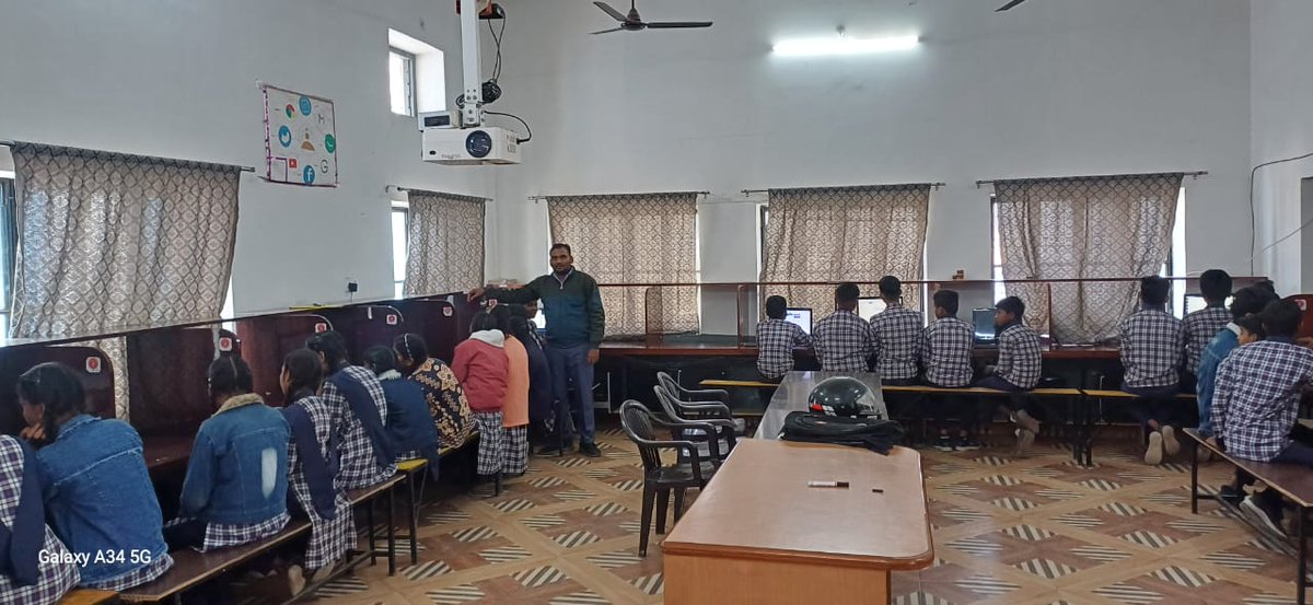 GurgiaC's tweet image. 🌟 Shaping Bright Futures! 🌟

🌟 Students at LBJP Inter College, Tilhar, Shahjahanpur, are enthusiastically learning computer skills with the guidance of supportive teachers, paving the way for a bright future! 🌟 #ComputerEducation #BrightFutures #Tilhar #Shahjahanpur