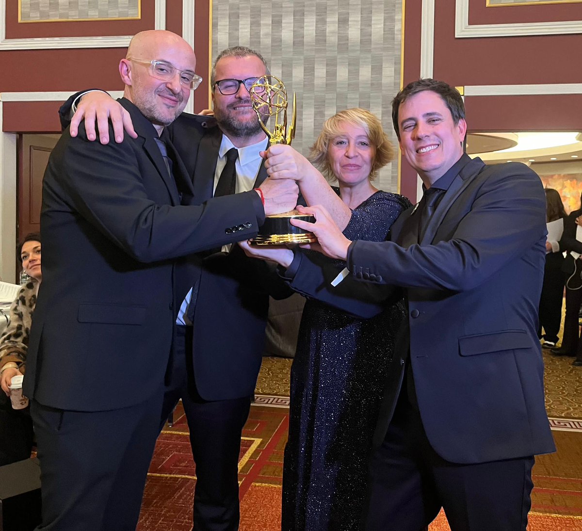 3Cat Corporatiu (@3catcorporatiu) on Twitter photo 💥 Premi Emmy Internacional <a href="/iemmys/">International Emmy Awards</a> per la sèrie documental “Punt de no retorn”, de #3cat
És el primer Emmy de la història dels mitjans públics de Catalunya, que es posicionen al capdavant de l’escena audiovisual internacional
#PuntNoRetorn3Cat, del periodista <a href="/raulgaab/">Raul Gallego Abellan</a>, dona 💥 Premi Emmy Internacional <a href="/iemmys/">International Emmy Awards</a> per la sèrie documental “Punt de no retorn”, de #3cat
És el primer Emmy de la història dels mitjans públics de Catalunya, que es posicionen al capdavant de l’escena audiovisual internacional
#PuntNoRetorn3Cat, del periodista <a href="/raulgaab/">Raul Gallego Abellan</a>, dona