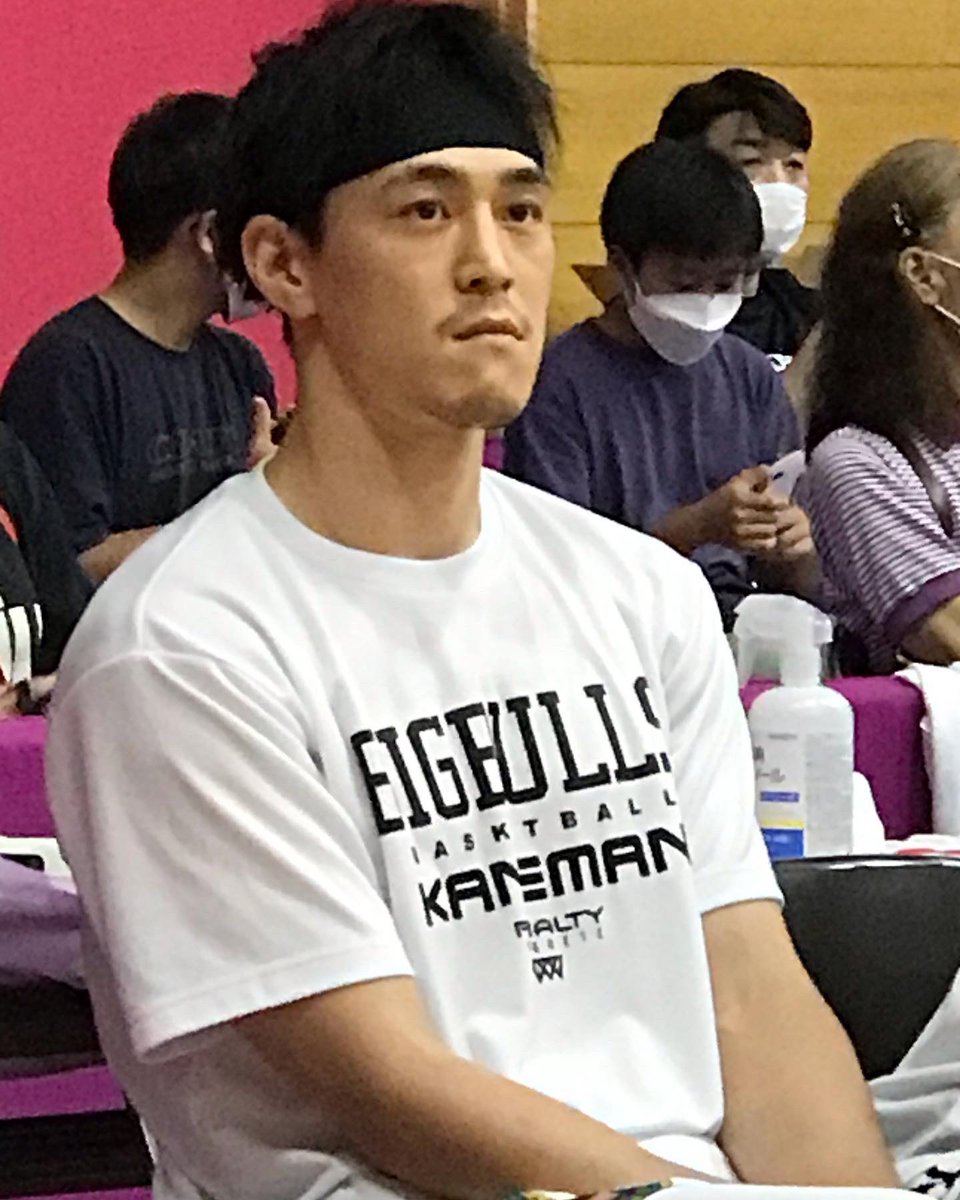 MilkRuddyRou's tweet image. それにしても胸熱だった、試合後のセレモニー🥹
MCの谷口選手への絡みが薄いなぁとずっと思ってての最後だったから、尚更ギャップにやられた😅
体調と相談しながら、納得のいく終わり方ができますように🙏

粋な事しましたね、ブルズさん！

#岩手ビッグブルズ 
#ブルズファミリー 
#谷口淳選手