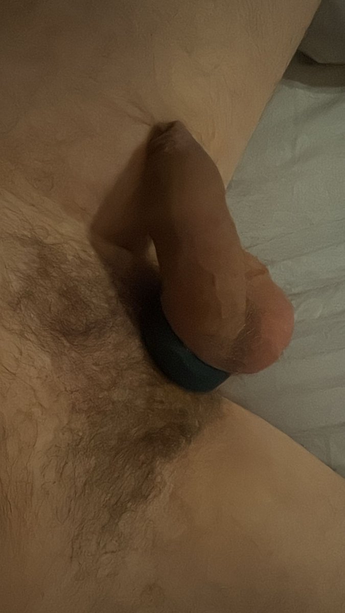 SlutMaster73411's tweet photo. Ik heb mijn slet vandaag de opdracht gegeven om de hele dag een cockring te dragen naar zijn werk. Zou hij het volhouden? https://t.co/QkEmpFwVQz