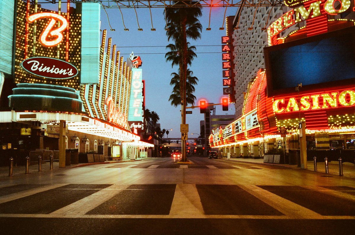 marvinj_lee's tweet photo. Las Vegas on 35mm film https://t.co/OH9ygcX9ri