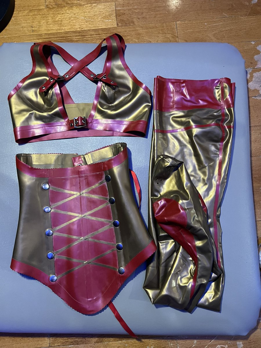 viv_darkbloom's tweet image. Don’t miss my latex Black Friday drop! I’ve already started to post some goodies on my eBay with more to come. I need this stuff out of my space so it’s priced to sell! Please share 🙏🏼 ebay.com/usr/bikerlass0…