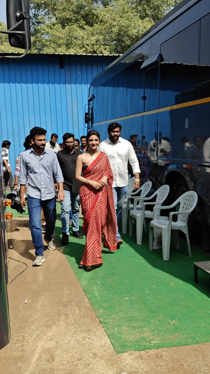 UrsVamsiShekar's tweet photo. The stunning @sreeleela14 joins the Natasimham #NandamuriBalakrishna for an electrifying episode of #UnstoppableS4. ✨ 🤩
Catch all the laughter, and surprises soon, only on @ahavideoIN. Stay tuned!
#UnstoppableWithNBK #ahaOTT #Sreeleela https://t.co/zoCoyKeHMj