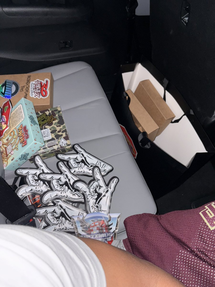 ynotzo_'s tweet photo. It ain’t touchdown yet , but the pack already sold 💨 @fastmoneydevo https://t.co/nIcmM6bjXm