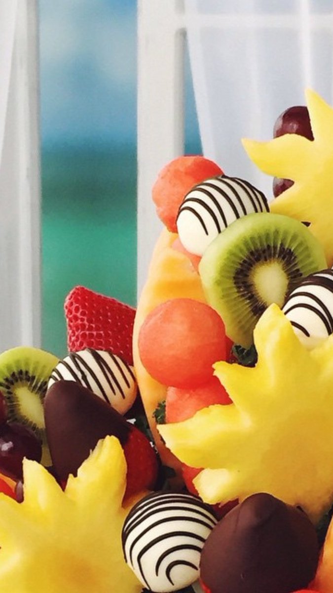 EdibleQatar's tweet photo. #edible #arrangements #celebration #occasions #bouquets #strawberries #chocolate #delicious #treat #yummy #foodie #doha #Qatar2024 https://t.co/FugTAKQkpd