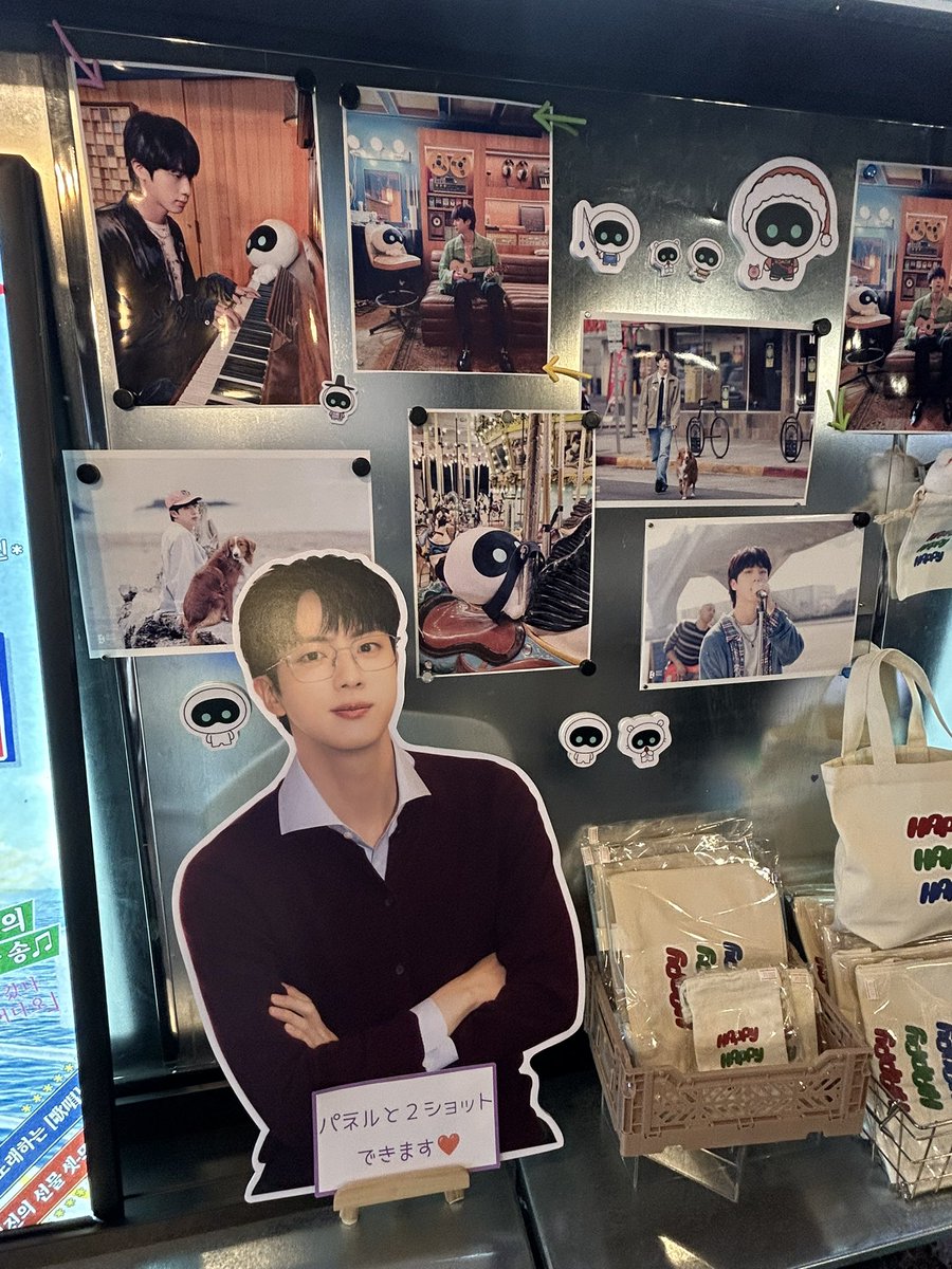 cafe_JINNY's tweet photo. 🎂𝟚𝟘𝟚𝟜 ℍ𝔸ℙℙ𝕐 𝕁𝕀ℕ 𝔻𝔸𝕐🎂
ᴅᴀᴛᴇ▸▸11.27〜12.8(12/2休)

🎁カフェJINNYのプレゼント企画🎁
こちらの大きいパネル欲しい方🙋🏻‍♀️
RT&フォローされた方から2名様に
プレゼントします(Hamster)
(佐川急便で送料0円で送ります)
期間:11.26〜12.8

＊＊＊JIN君の基本特典は11/28日から購入可能です。
　11/27(水)は基本特典以外の商品は購入可能です＊＊＊

ネット販売も🚚
https://t.co/ZAepH4V2iS

#bts #カフェJINNY　#センイルカフェ
#김석진 #jin