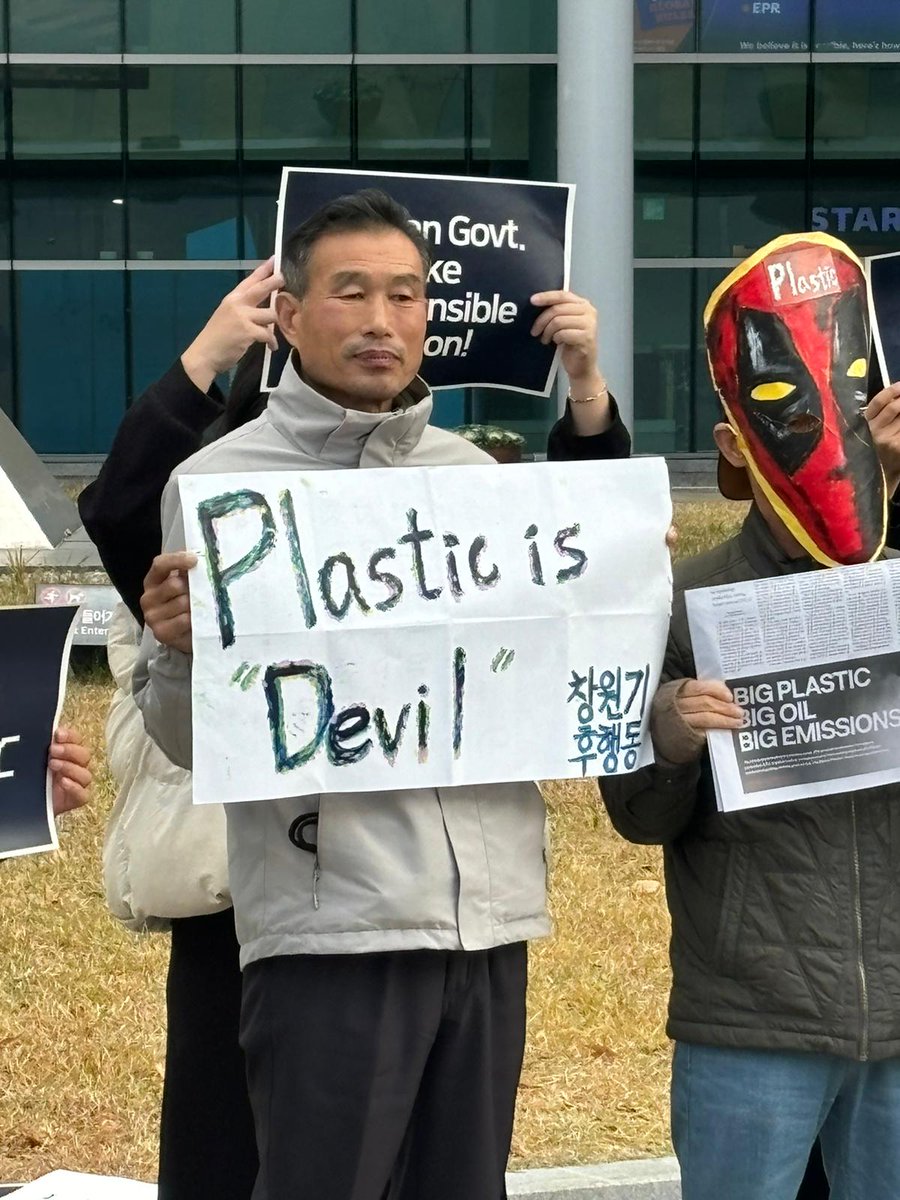 My current mood at the plastics treaty negotiations captured very well by a protest outside