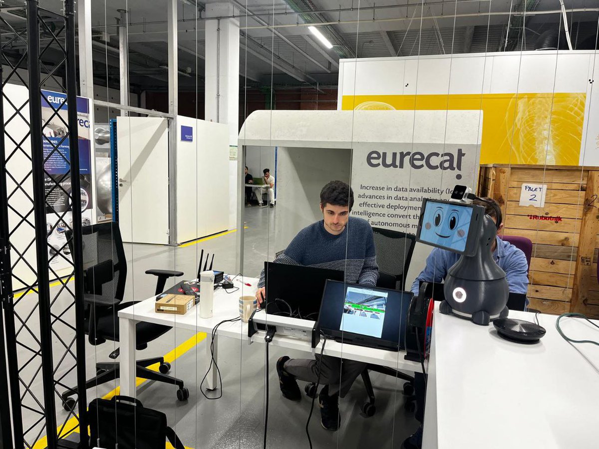 suaracoop's tweet photo. 🤖 Recentment, l'equip @Eurecat_news ha visitat el #SocialDigitalLab, el laboratori d'innovació de Suara Cooperativa, per conèixer les nostres experiències en la implementació de la robòtica en serveis que gestionem d'atenció domiciliària i residències. L'equip d'innovació de Suara també ha estat a la seu d'Eurecat per conèixer els seus projectes. Unes trobades que han estat molt profitoses per reflexionar i debatre sobre com aplicar aquesta tecnologia en l'atenció de les persones, així com explorar possibles vies de col·laboració.
📝 Gràcies a una subvenció del projecte Singulars, del departament @empresacat, Suara Cooperativa ha pogut desenvolupar diferents projectes de robòtica. Vols saber com aquesta tecnologia pot millorar l'atenció de les persones grans? Coneix les nostres proves pilot en aquest enllaç: https://t.co/A8yZYVbaOo
#SuaraInnovació #robòtica