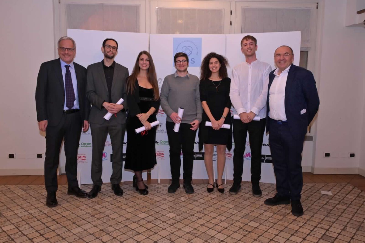 Italian Pancreatic Cancer Community I-PCC (@italianpcc) on Twitter photo <a href="/PieroDiChiaro/">Pierluigi Di Chiaro</a> receives prestigious award from the S.O.S Oncologia e Sociale 👏👏👏
👉 i-pcc.org/scientific-new… <a href="/PieroDiChiaro/">Pierluigi Di Chiaro</a> receives prestigious award from the S.O.S Oncologia e Sociale 👏👏👏
👉 i-pcc.org/scientific-new…