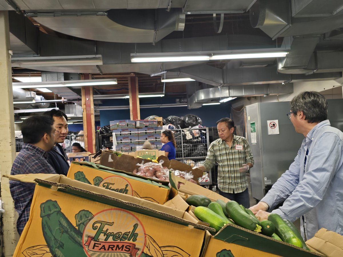 Samsung_RA's tweet photo. SRA partnered with Sacred Heart to help serve those in need in our community. Proud of everyone who participated in this special initiative.
#LifeatSRA #SamsungResearchAmerica #SacredHeart #SamsungGives https://t.co/Tvc5Scg5xm