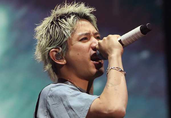 WORLDMUSICAWARD's tweet photo. #Jin drops new version of "Falling" ft. One OK Rock frontman #Taka! 👏🆕🎶💥👨‍🎤👨‍🎤👑👑❤️‍🔥

#FallingByJinFeatTakaOutNow #JinxONEOKROCK 

https://t.co/xrxGjxbXEY https://t.co/jdfe9NOlO6