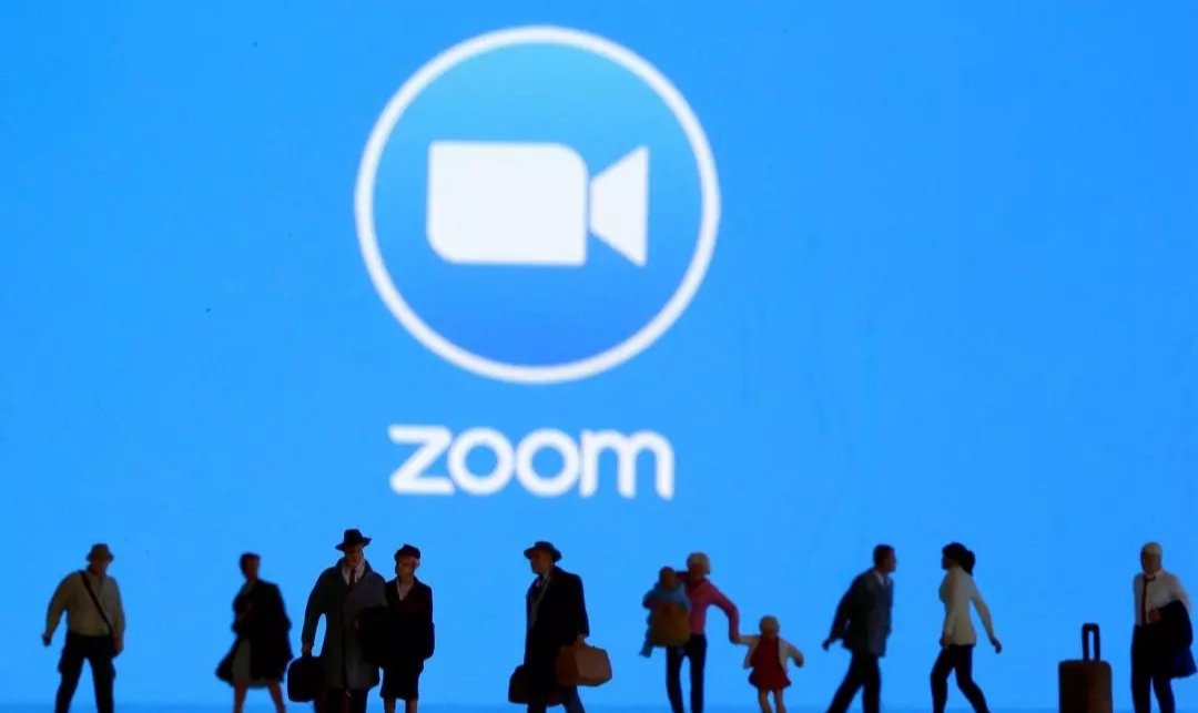 NSC_Daily's tweet photo. 🚨 Big Update from Zoom: The platform has officially changed its name from Zoom Video Communications to Zoom Communications! 📲 CEO Eric Yuan highlighted that Zoom is now "more than just video meetings" and is focused on AI-driven solutions for hybrid work environments. With Q3 revenue at $1.18 billion, Zoom’s transformation into an AI-first company is underway. 💼✨

#Zoom #AI #HybridWork #TechNews