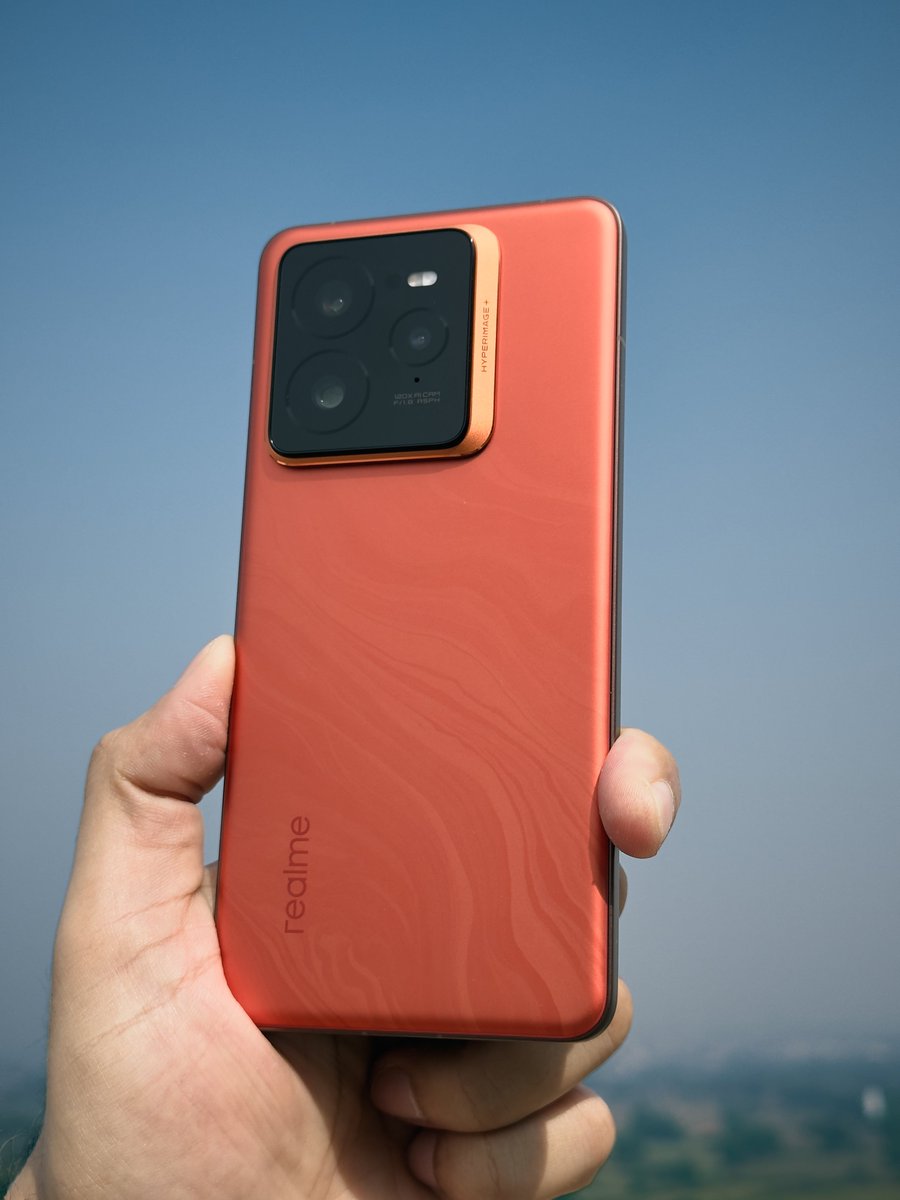 stufflistings's tweet image. Q10. What is the RAM and storage type used in the #realmeGT7Pro?
A. LPDDR5X & UFS 4.0
B. LPDDR4X & UFS 3.0
C. LPDDR4X & UFS 2.0
#WinrealmeGT7Pro #GT7ProGiveaway #ExploreTheUnexplored #GT7ProFirst8EliteFlagship