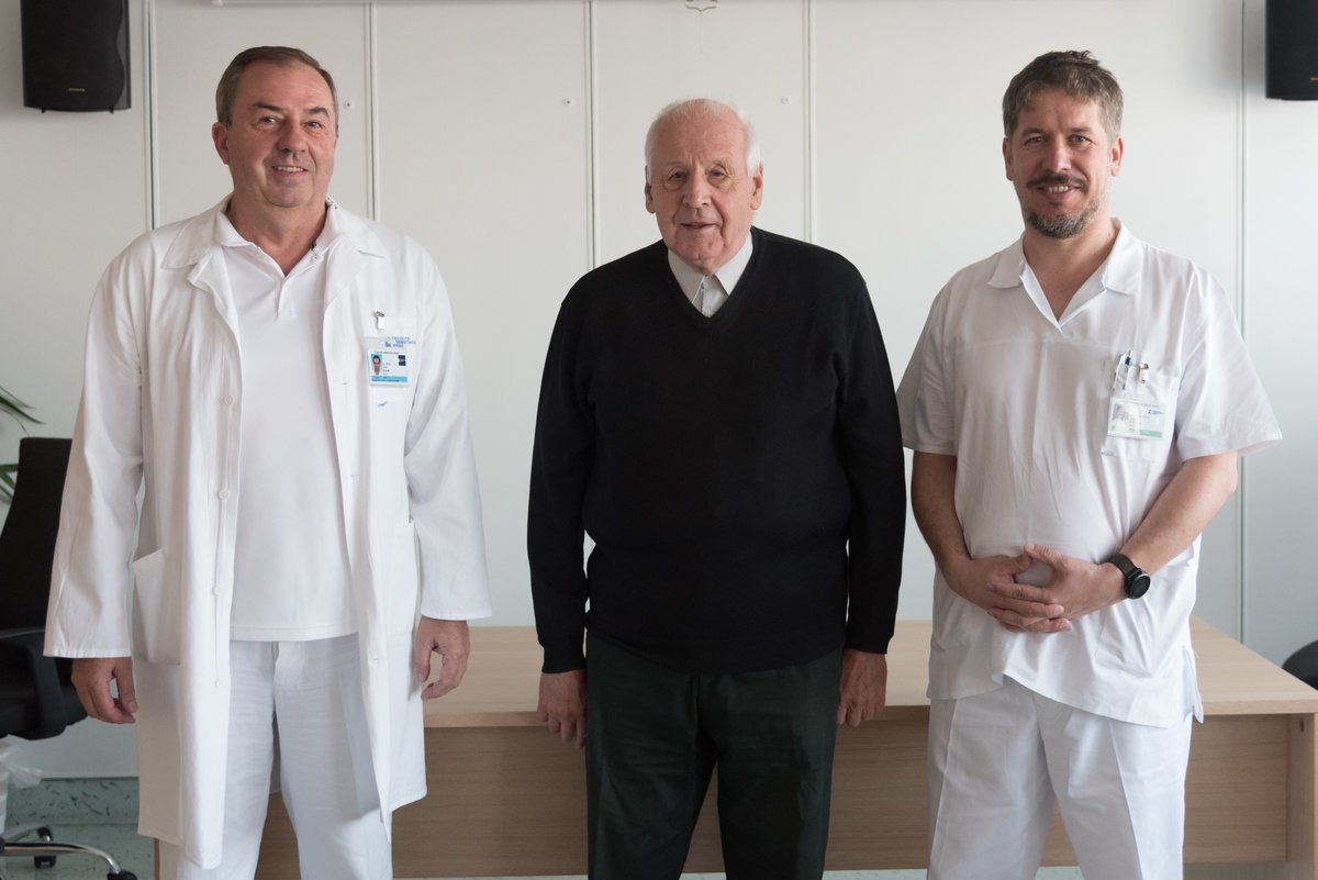 FNBrno's tweet photo. Klinika ústní, čelistní a obličejové chirurgie si letos připomíná 25 let existence. Nejvíce operuje zlomeniny horní a dolní čelisti. Jejím zakladatelem byl doc. Milan Machálka.
#celisti
https://t.co/VoQyYaL8Yd https://t.co/aJuLQzGiCc