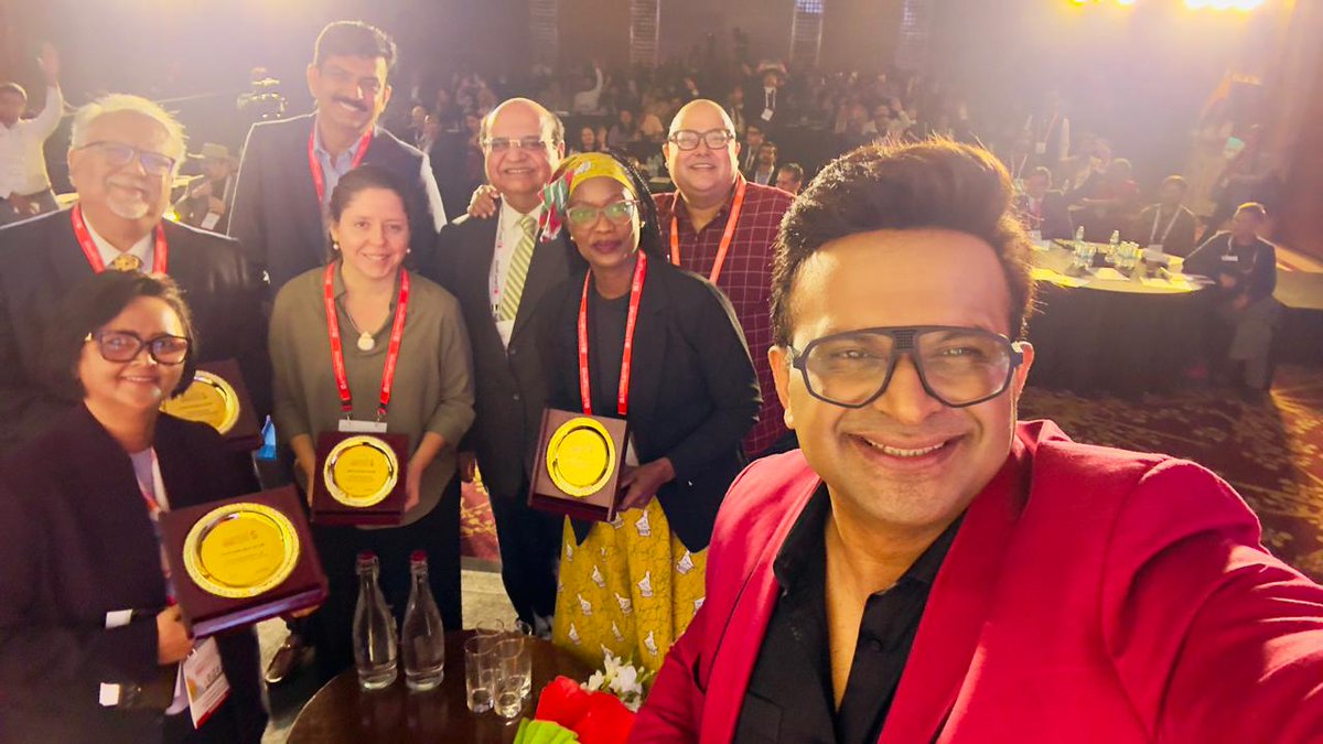 sidkannan's tweet image. Jammed with #yogeshgupta #sofiasalasmonge #sophiahope #rajeshmagow @LalaAccouche at #ETTravelConclave

#sidk #siddharthkannan