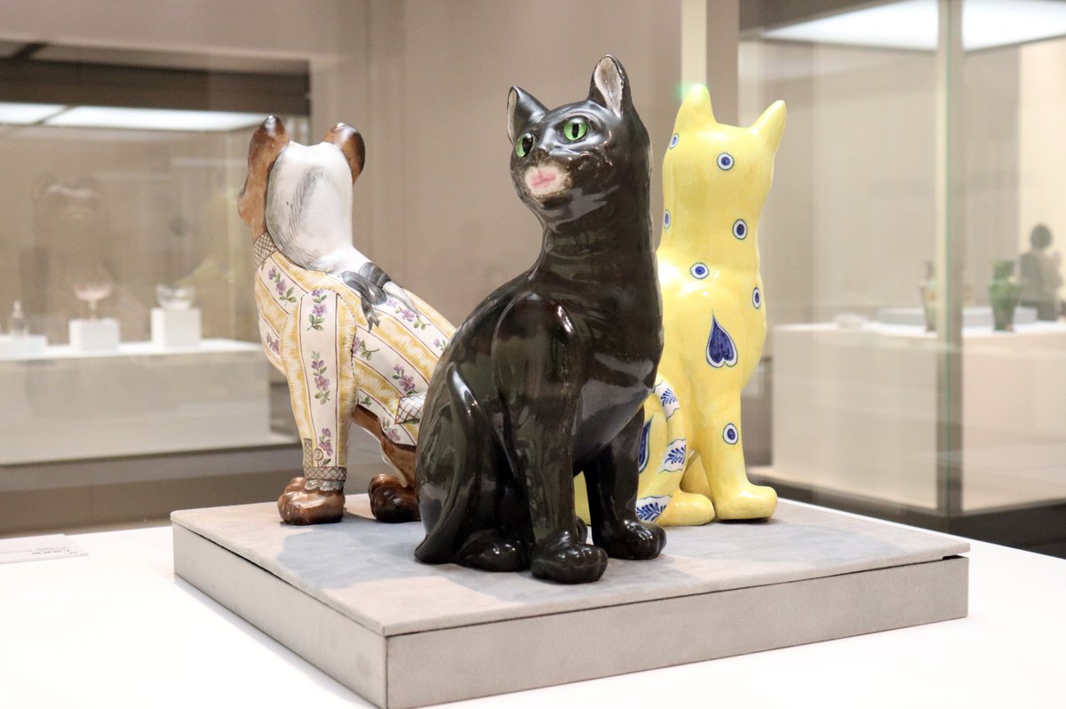 展示室に猫！？ いえいえ、エミール・ガレによる陶器製の〈猫型置物