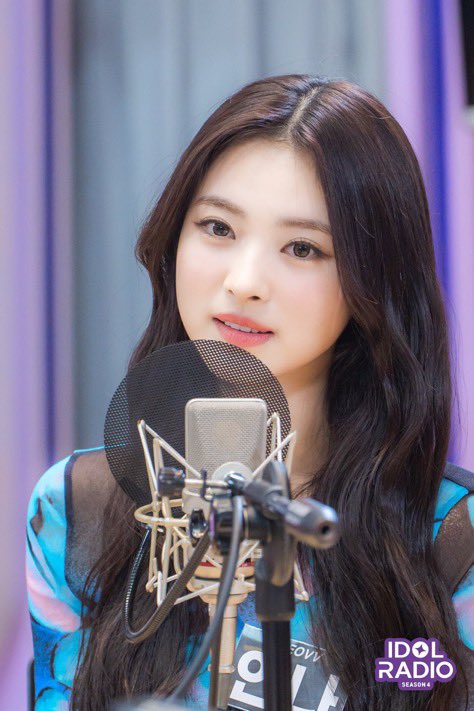 MeovvMx's tweet photo. 📸l Nuevas fotos de #MEOVV x IDOL RADIO  2/2

#MEOVV #미야오 @OFFICIAL_MEOVV https://t.co/WFtwiRHeoA