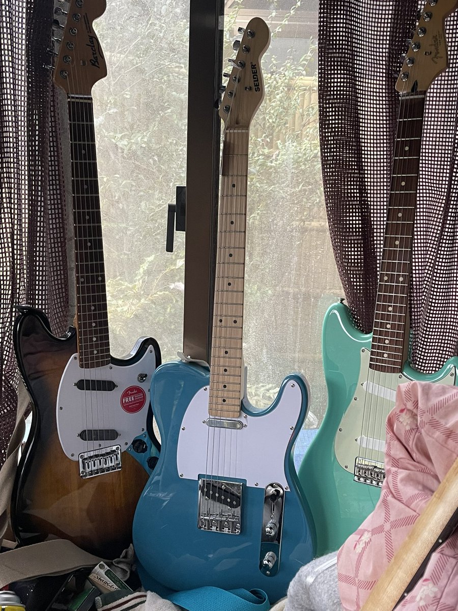 karapo2010's tweet photo. #fender #selder #squire?🎸 https://t.co/dnJe8Mpm5e
