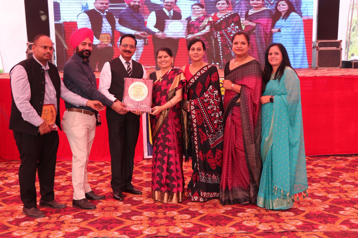 Swiftcolleges's tweet photo. Swift group of colleges organised 'Pratibha' cultural fest on 22nd November with the theme 'Drug abuse'. 
#patelschool #cmschool #sdmodelschool #gurunanakschool #soeschool #shambhschool 
#fest #party #Dance #Music #bhangra #giddha
#sgoc #Swiftgroupofcolleges #Rajpura #punjab https://t.co/KrqQjGbL60