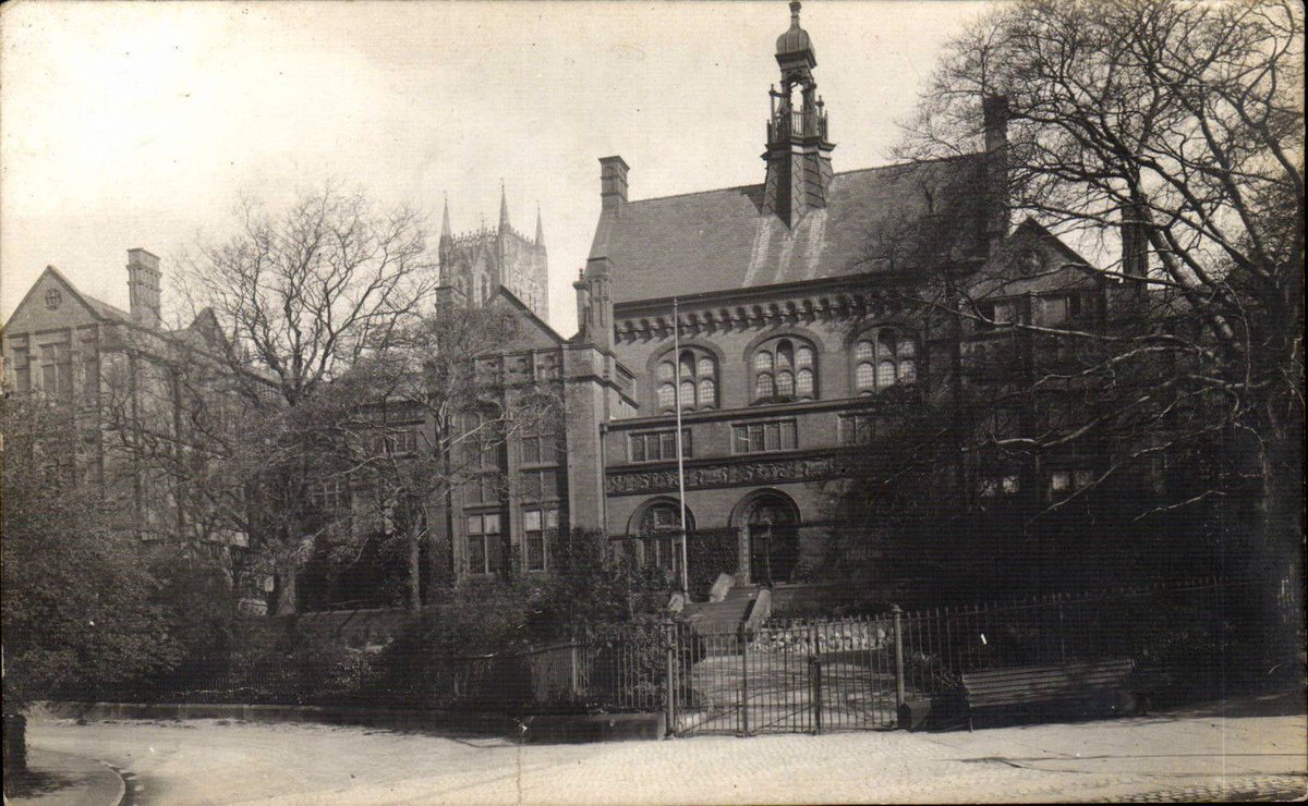 SurvLinc's tweet photo. Bishop Grosseteste Uni @BGULincoln are kindly hosting this year's book launch this Sat. An appropriate setting as the early days of education there are examined in the book, all about Learning in #Lincoln and the many buildings. All welcome! More here  https://t.co/TuMsXeDUqf https://t.co/pPXIivQAIq