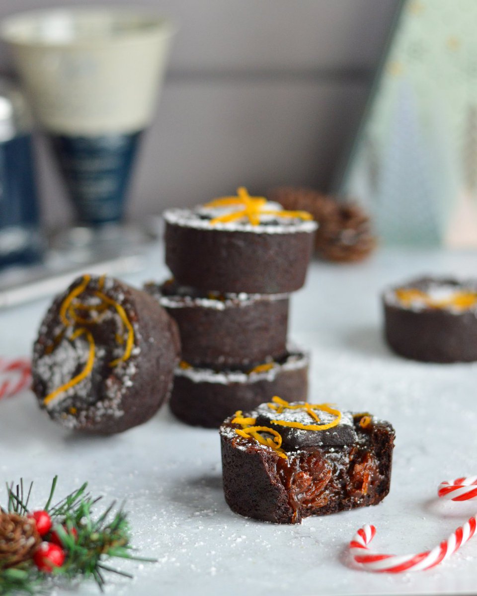 Sweeten the season with a twist on tradition! Chocolate Orange Mince Pies 🍊❄️🍫 The perfect balance of zesty orange and indulgent chocolate for your festive table. 🥂